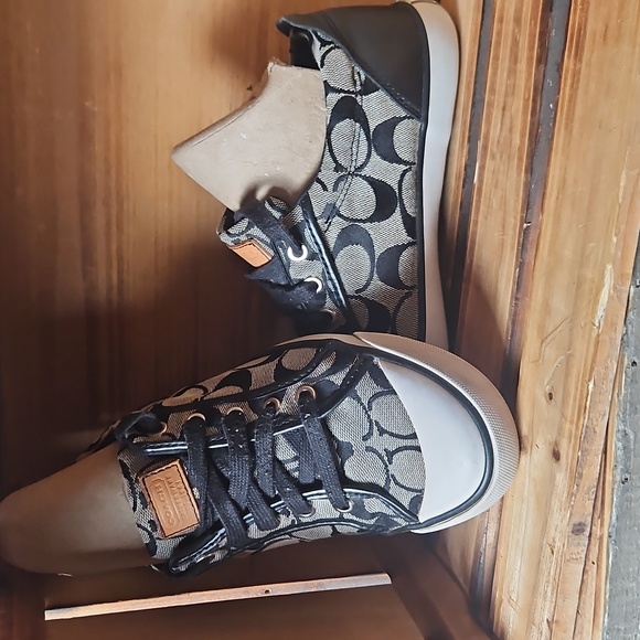 Coach Trainers, Signature Black, Gray, And White, Size 7.5 - Picture 14 of 16